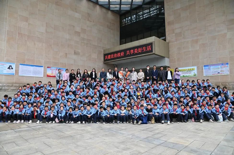 探寻矿冶文化 感受历史魅力——梁公铺小学走进市博物馆